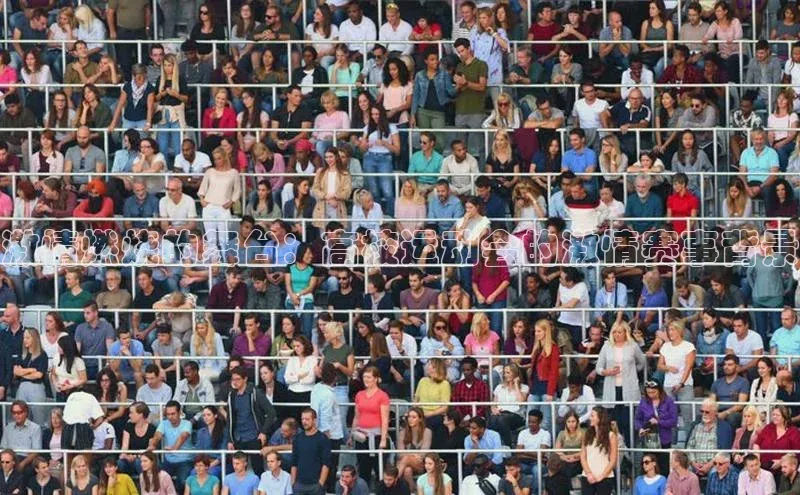 激情燃烧的舞台：高校运动会的激情赛事背景